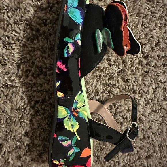 Betsy Johnson Butterfly Embellished Kids Sandals - Picture 2 of 2